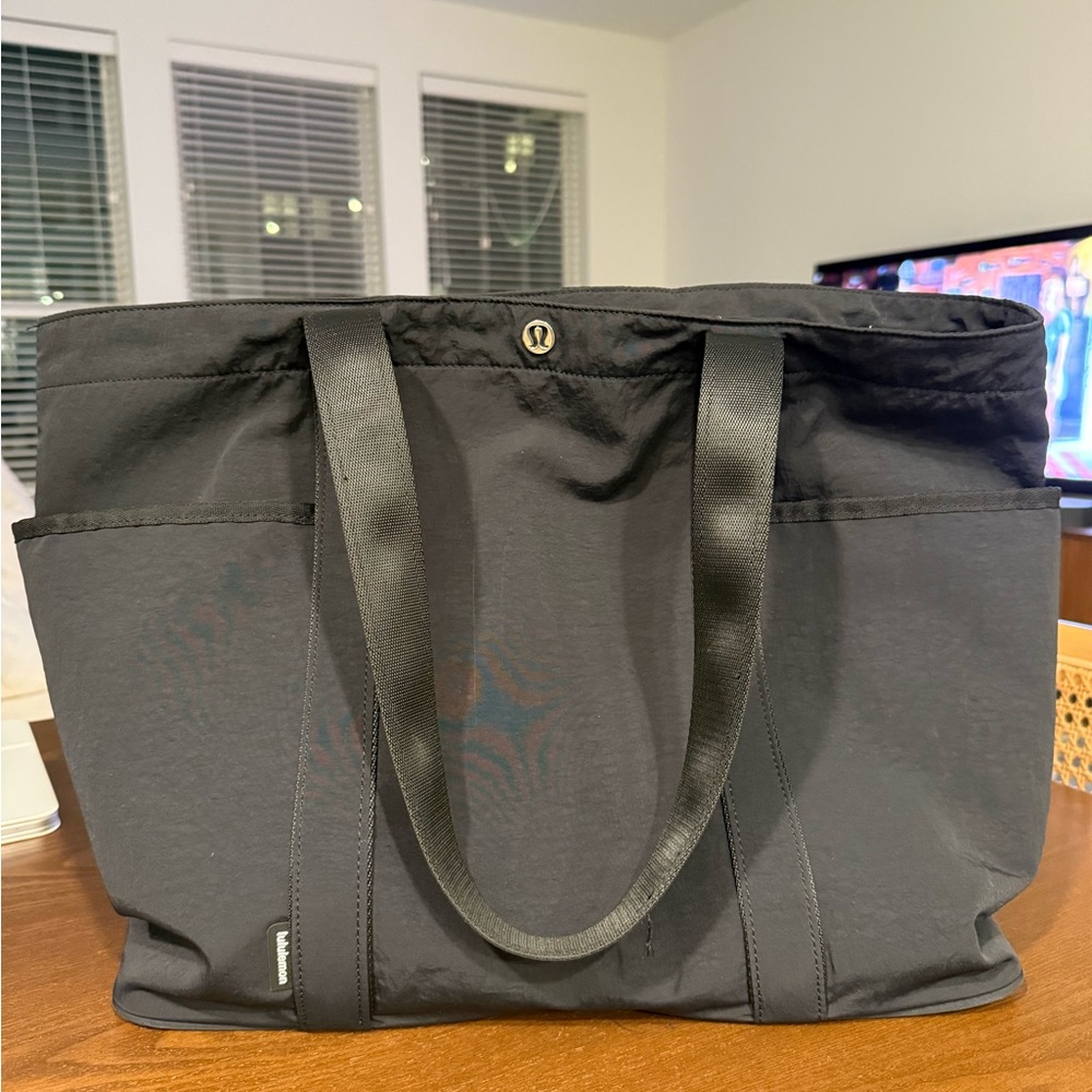 Lululemon Multi Pocket Tote